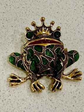 Frog Prince Charming Gold Tone Brooch
